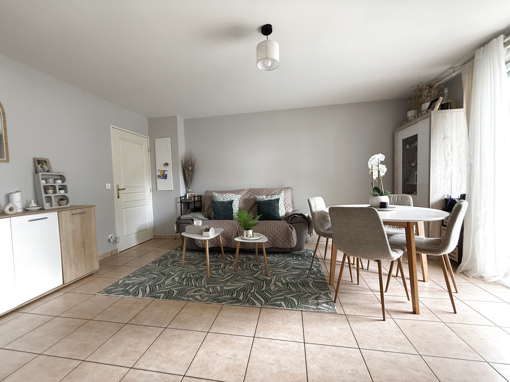 photo_8210fda3acf2f3b5bc403d802f11f23c_Inc_0 A vendre: T3 en rez de jardin sur THONON EST