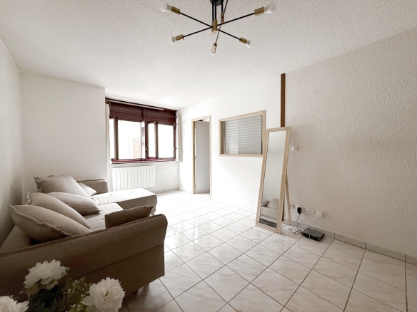 A vendre: T2 en centre-ville de THONON