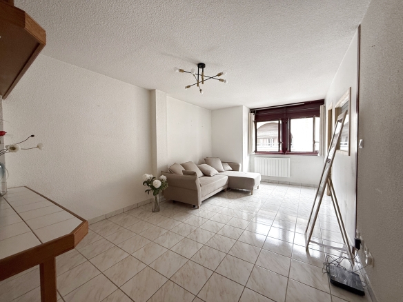 A vendre: T2 en centre-ville de THONON