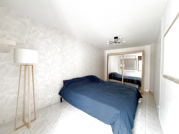 A vendre: T2 en centre-ville de THONON