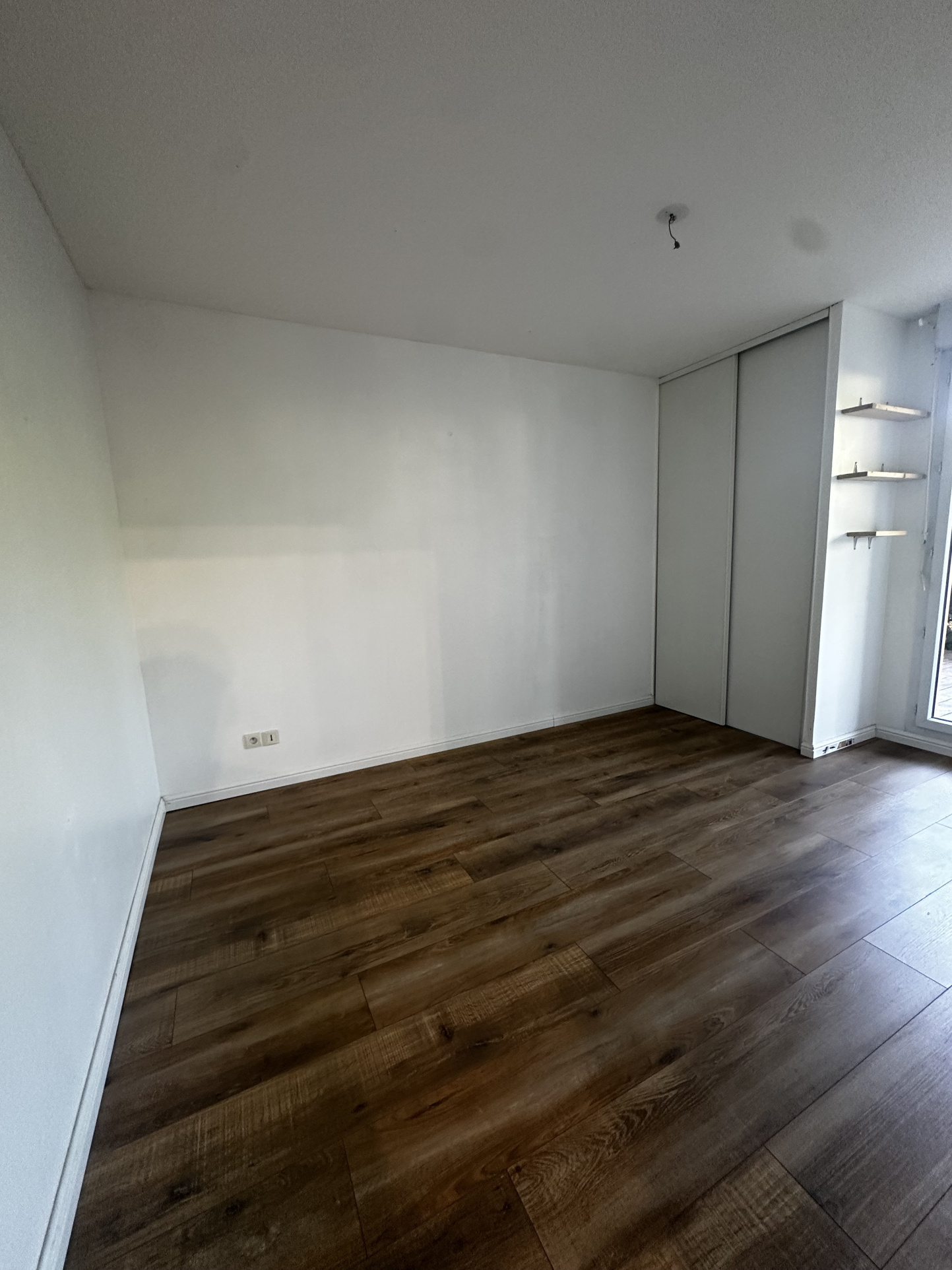 photo_d956b7aa2de96c8869d2fb03bb3fe390 A vendre: T3 en RDJ, secteur Hopital